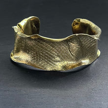 画像をギャラリービューアに読み込む, PROTECT YOU. SMOOTH SNAKESKIN BANGLE/brass(50)|Truph.BIJOUX(トリュフビジュー)