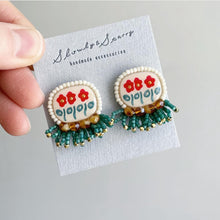 画像をギャラリービューアに読み込む, 赤いお花ピアス|slowly&starry(スローリーアンドスターリー)