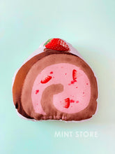 画像をギャラリービューアに読み込む, 苺のチョコロールケーキ猫キッカー|MINT STORE(ミントストア)