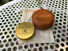 画像をギャラリービューアに読み込む, FARADAYホホバ蜜蝋バーム30g 革ケース付き|FARADAY KAMAKURA(ファラディ カマクラ)
