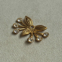 画像をギャラリービューアに読み込む, 【ピアス】知性と優雅さを纏うカメオとブラウンハートのアシンメトリー2WAYピアス|ERIKOART(エリコアート)