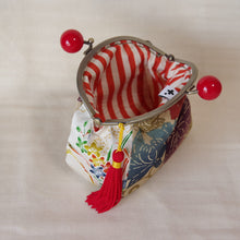 画像をギャラリービューアに読み込む, あめ玉がま口ポーチ アカ|PlusDot+.(プラスドット)