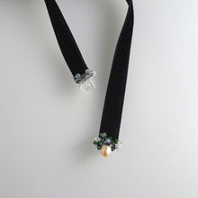 画像をギャラリービューアに読み込む, 雪原//立体刺繡のベロアリボンネックレス|hanmmmo(ハンモ)