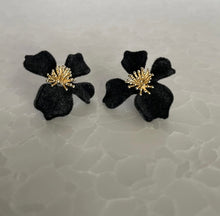 画像をギャラリービューアに読み込む, ブラックフラワーピアス|Novedad.(ノベダ)