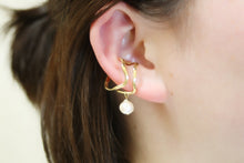 画像をギャラリービューアに読み込む, 国産あこや真珠バロックパール「月の雫珠」*サージカルステンレス・イヤーカフ片耳(1個)(ウエーブ)|ツバメ舎(ツバメシャ)