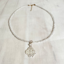 画像をギャラリービューアに読み込む, 白蝶貝透かしトップ付クリスタルショートネックレス|beads room mimo(ビーズルームミモ)