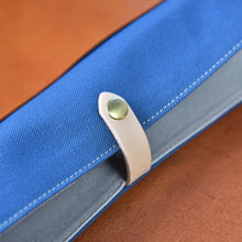 画像をギャラリービューアに読み込む, MUDITA HILL|岡喜近江牛レザーと高島帆布で作った たてショルダーバッグ Mサイズ 【びわ湖ブルー・ブライトキャメル】|Cogocoro(コゴコロ)