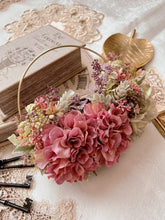 画像をギャラリービューアに読み込む, 大きなダリアのフラワーリース|flowers luciole(フラワーズ ルシオール)