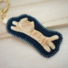 画像をギャラリービューアに読み込む, 和み猫のキーホルダー 茶とら ながのび|Little Plum(リトルプラム)