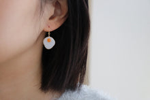 画像をギャラリービューアに読み込む, ぷっくりツヤツヤ目玉焼きピアス.イヤリング ミニチュア Sunny-side up|Lab407(ラボヨンマルナナ)