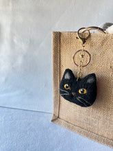 画像をギャラリービューアに読み込む, 存在感ある大きめ黒猫ストラップ(Lサイズ)|手作り羊毛フェルト(黒)くろねこ|たろじろ