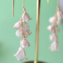 画像をギャラリービューアに読み込む, 鈴蘭とひすいのピアス|s.o.f.i. (ソフィー)