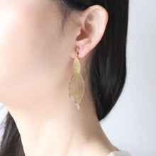 画像をギャラリービューアに読み込む, 本物のリーフとメタルリーフのピアス/イヤリング|FT2 works(エフティーツーワークス)
