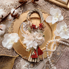 画像をギャラリービューアに読み込む, 白いお花と赤い南天のしめ縄|flowers luciole(フラワーズ ルシオール)