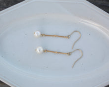 画像をギャラリービューアに読み込む, 「月の雫珠」国産あこや真珠バロックパール*サージカルステンレス・ピアス(スタッドチェーン)|ツバメ舎(ツバメシャ)