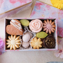 画像をギャラリービューアに読み込む, 花ひらく バレンタインチョコクッキー缶|online sweets shop The Kanon(オンラインスイーツショップ ザ カノン)
