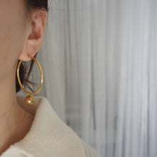 画像をギャラリービューアに読み込む, Big hoop piece gold ピアス イヤリング | LUNACHIC(ルナシック)