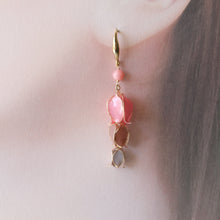 画像をギャラリービューアに読み込む, チューリップとサンゴのピアス(イヤリング)|s.o.f.i. (ソフィー)
