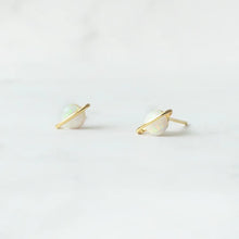 画像をギャラリービューアに読み込む, プラネットモチーフ オパール スタッドピアス(シルバー925/18Kゴールドプレーティング)|SMUK(スムーク)