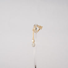 画像をギャラリービューアに読み込む, 耳元でチラっと揺れる上質なサクランボ。パヴェボールとパールの相性ばっちりコンビのイヤリング|BLANCHE NEIGE(ブランシュネージュ)