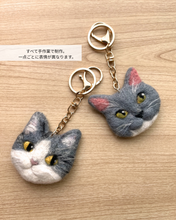 画像をギャラリービューアに読み込む, 羊毛フェルトの存在感ある猫ストラップ M(グレー)|たろじろ