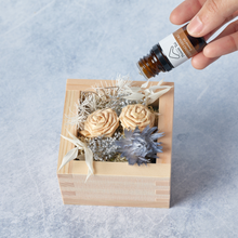 画像をギャラリービューアに読み込む, フラワーディフューザー・吉野ヒノキ精油5mlセット【クリスマス フラワーギフトおすすめ】| Phnom Toi(プノントイ)
