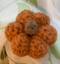 画像をギャラリービューアに読み込む, ずっと触っていたくなるかぼちゃ|M'S CROCHET(エムズクロシェット)