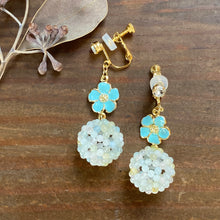 画像をギャラリービューアに読み込む, フラーレン ベリルミックス 2mm ブルーフラワー ピアス・イヤリング|紬(ツムギ)