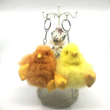 画像をギャラリービューアに読み込む, ベビーアルパカの天然皮革 ひよこ ぬいぐるみチャーム|ペルー職人手仕事・一点もの