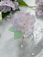画像をギャラリービューアに読み込む, ふんわりカラーの紫陽花と金沢金箔のかんざし(ドライフラワー・天然石とガラスの揺れるチャーム付き)|ハピネスウェーブ