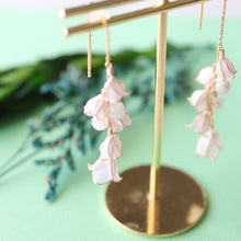 画像をギャラリービューアに読み込む, 鈴蘭とひすいのピアス|s.o.f.i. (ソフィー)