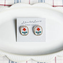 画像をギャラリービューアに読み込む, 赤いお花×チェック イヤリング|slowly&starry(スローリーアンドスターリー)