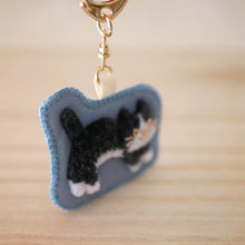 画像をギャラリービューアに読み込む, 和み猫のキーホルダー はちわれ まるのび|Little Plum(リトルプラム)
