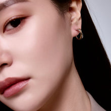 画像をギャラリービューアに読み込む, Crossed Layer Hoop pierce – Contrast Edition |Lyvi(ライヴィ)