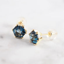 画像をギャラリービューアに読み込む, K18 London blue topaz Hexa/ロンドンブルートパーズ ヘキサ ピアス|MITURE(ミチュール)