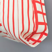 画像をギャラリービューアに読み込む, 作家オリジナル生地でつくった手持ちタイプのアシメフリルバッグ|takutomo(タクトモ)