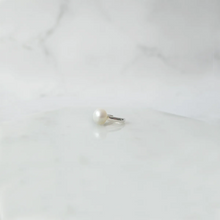 画像をギャラリービューアに読み込む, パール ハギーピアス(シルバー925)|SMUK(スムーク)