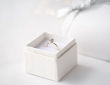 画像をギャラリービューアに読み込む, 14kgfのリング。繊細なクリスタルガラスのパヴェが手元をより繊細に|BLANCHE NEIGE(ブランシュネージュ)