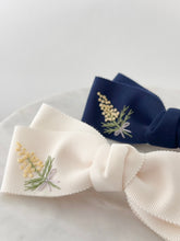 画像をギャラリービューアに読み込む, ミモザの小さな花束 フランス刺繍 リボンバレッタ|SUNNY RIBBON(サニーリボン)