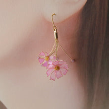 画像をギャラリービューアに読み込む, 秋桜(コスモス)とピンクサファイアのピアス(イヤリング)|s.o.f.i. (ソフィー)