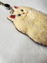 画像をギャラリービューアに読み込む, 羊毛フェルトのふわふわ白ネコパスケース|たろじろ