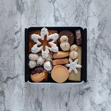 画像をギャラリービューアに読み込む, 1月のクッキー缶|雪の結晶と冬景色|CafeCacapo(カフェカカポ)