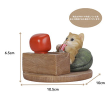 画像をギャラリービューアに読み込む, テレビを見る茶トラ スマホスタンド|WooBia(ウービア)