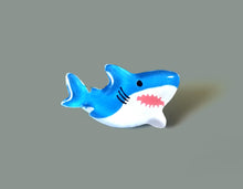 画像をギャラリービューアに読み込む, ホオジロザメ ピンバッジ・アンブレラマーカー|HONAMIRUKA(ホナミルカ)