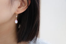 画像をギャラリービューアに読み込む, 桜の花びらと淡水パールのピアス.イヤリング(白)|Lab407(ラボヨンマルナナ)