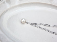 画像をギャラリービューアに読み込む, 「月の雫珠」国産あこや真珠バロックパール*サージカルステンレス・ネックレス「スクエアチェーン」|ツバメ舎(ツバメシャ)