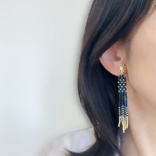 画像をギャラリービューアに読み込む, ミッドナイトブルー 夜空の一番星 ビーズフリンジイヤリング|Ahki Beadwork(アーキービーズワーク)