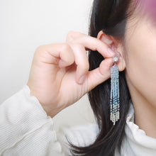 画像をギャラリービューアに読み込む, 揺れるロングビーズフリンジピアス 夜空の一番星 ライトブルー 【シルバー925 ピアスポスト】 |Ahki Beadwork(アーキービーズワーク)