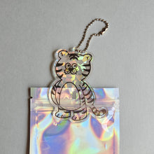 画像をギャラリービューアに読み込む, Key Chain|とらっちと共に(holo)|Y.O.L.O(ヨーロー)