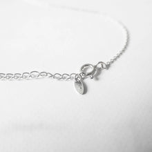 画像をギャラリービューアに読み込む, マザーオブパール クジラテール ネックレス(シルバー925/ロジウムプレーティング)|SMUK(スムーク)